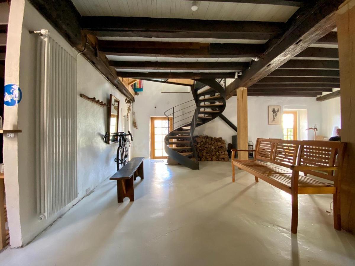 Gite De La Porte Saint Jacques: A Hostel For Pilgrims Exterior photo