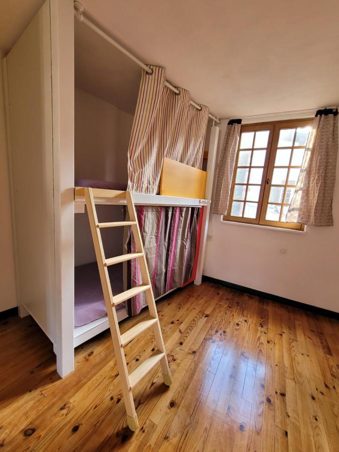 Gite De La Porte Saint Jacques: A Hostel For Pilgrims Exterior photo