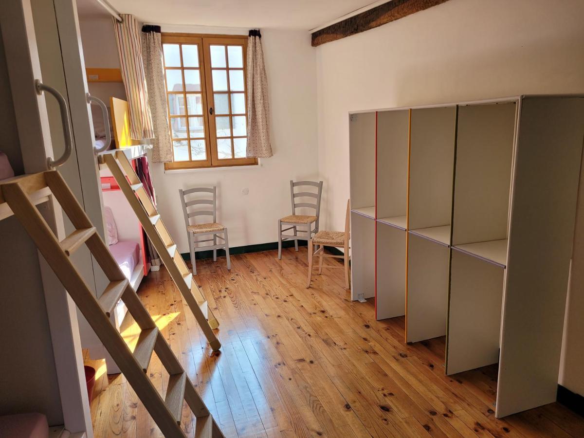 Gite De La Porte Saint Jacques: A Hostel For Pilgrims Exterior photo